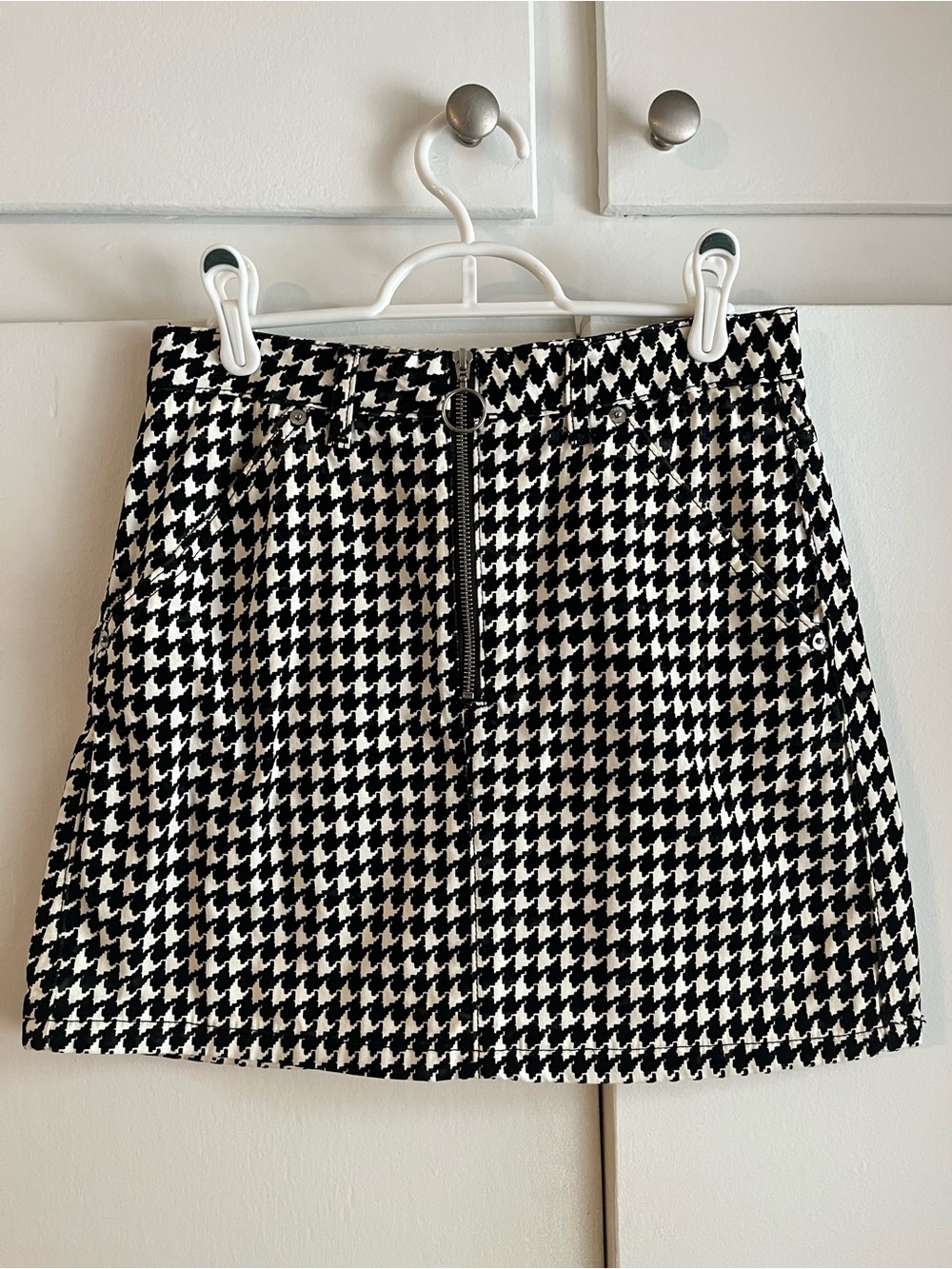 Houndstooth Zip-Front Mini Skirt - Black & White